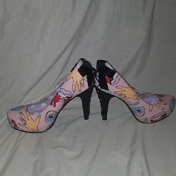 High heels - Picture 2 of 3